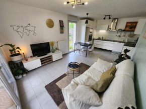 Appt 2 chambres au calme - jardin privé - Metro D, Eurexpo, Groupama Stadium